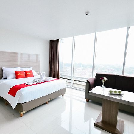 Win Grand Hotel Bekasi Exteriör bild