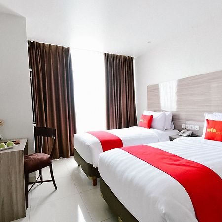 Win Grand Hotel Bekasi Exteriör bild