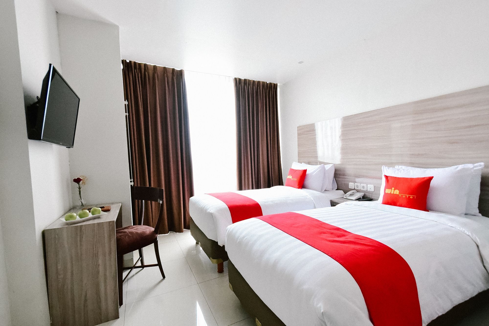 Win Grand Hotel Bekasi Exteriör bild